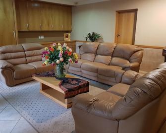 Bubez Guesthouse - Barberton - Living room