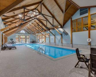 Deer Park end unit w/lake access - Woodstock - Piscina