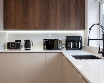 Modern 5-Bed Home EV City Centre 10 min - Manchester - Cuisine