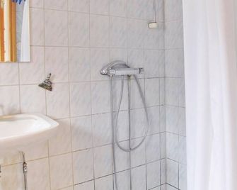 2 Bedroom Awesome Home In Svanskog - Svanskog - Bathroom