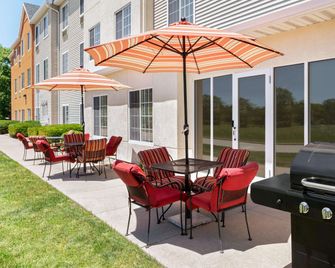 Hawthorn Extended Stay by Wyndham Decatur - Decatur - Terasa