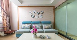 Junyuan Select Hotel (Chongqing Jiangbei International Airport) - Chongqing - Living room