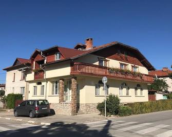 Superb Ski Chalet- sleeps 16 - run by English and German speaking ski instructor - Samokov - Building