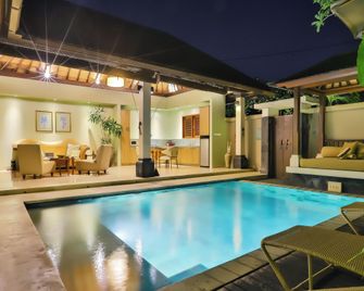 Disini Luxury Spa Villas-Chse Certified - Kuta - Uima-allas