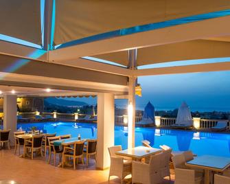 Notos Heights Hotel & Suites - Mália - Pool