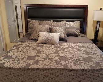 Located In The Heart Of Downtown Penn Yan New York - Penn Yan - Bedroom