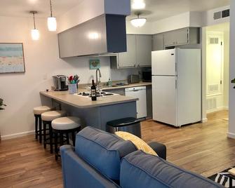 Bright&Modern Guesthouse in downtown w/BBQ - Chico - Cocina