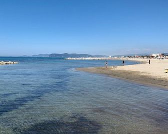 Mare Blu Appartamenti Marina Di Massa - Massa - Strand