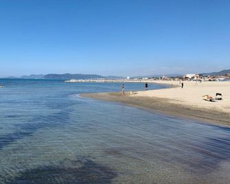Mare Blu Appartamenti Marina Di Massa - Massa - Pláž