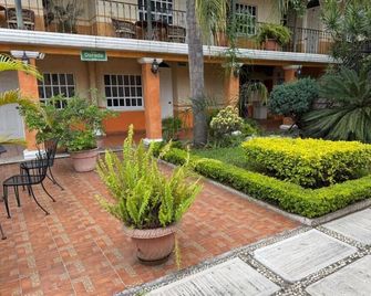 Hotel Mezvall - Morelia