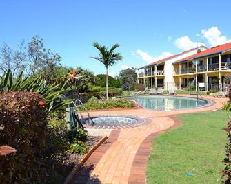Sunseeker Holiday Apartments - Sunshine Beach - Pool