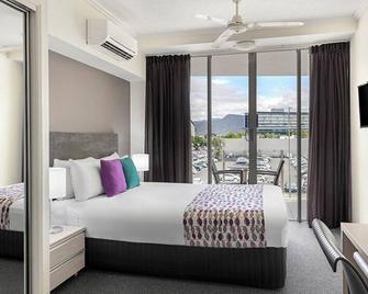 Park Regis City Quays - קיירנס - חדר שינה