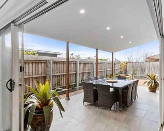 Tomakin Tonic managed by Batemans Bay Accom - Tomakin - Balcony