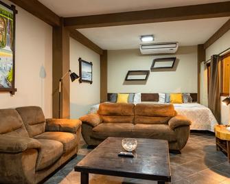 Ast Surf Hotel - La Libertad - Wohnzimmer