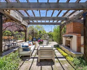 Cute Carriage House with bikes provided - Denver - Patio