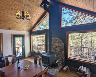 Wolf Springs Ranch, Cabin 1 w/ Bunkhouse - La Sal - Comedor