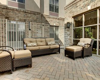 Hampton Inn & Suites Chicago/Aurora - Aurora - Патіо