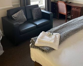 Rose And Crown Hotel - Haverhill - Yatak Odası