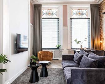 Stylish City Center Villa Tilburg - Tilburg - Living room