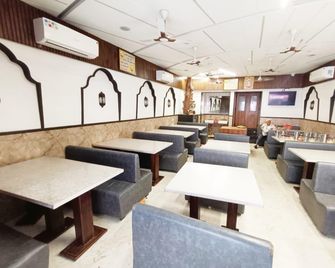 Hotel Kant by GoHotels - Near Shree Dwarkadhish Temple - Dwārka - Restaurant