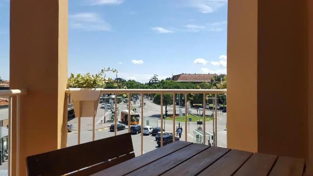 Hotel Minerva - ראבנה - מרפסת