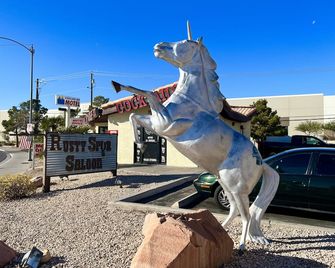 Highland Inn Las Vegas - Las Vegas