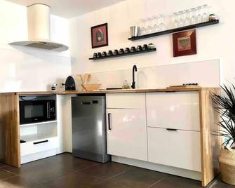 Appartement charmant à La Cadière-d'Azur, 68 m², jacuzzi - La Cadière-d'Azur - Kitchen