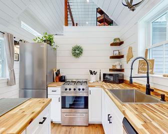 Brand-new dog-friendly home near Hancock Pond with firepit, grill, streaming, AC - Bucksport - Kitchen