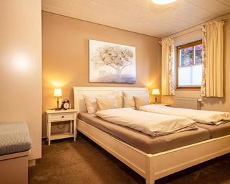 Vacation apartment 1, 78 sqm, 2 bedrooms, max. 4 persons - Salem - Schlafzimmer