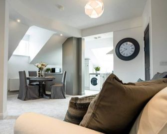Bryan Street Apartments - Larne - Вітальня