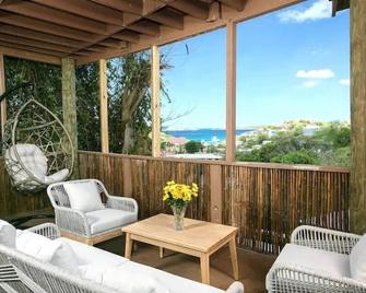 Town Walk, Beach Steps, Sea View - St. John - Living room