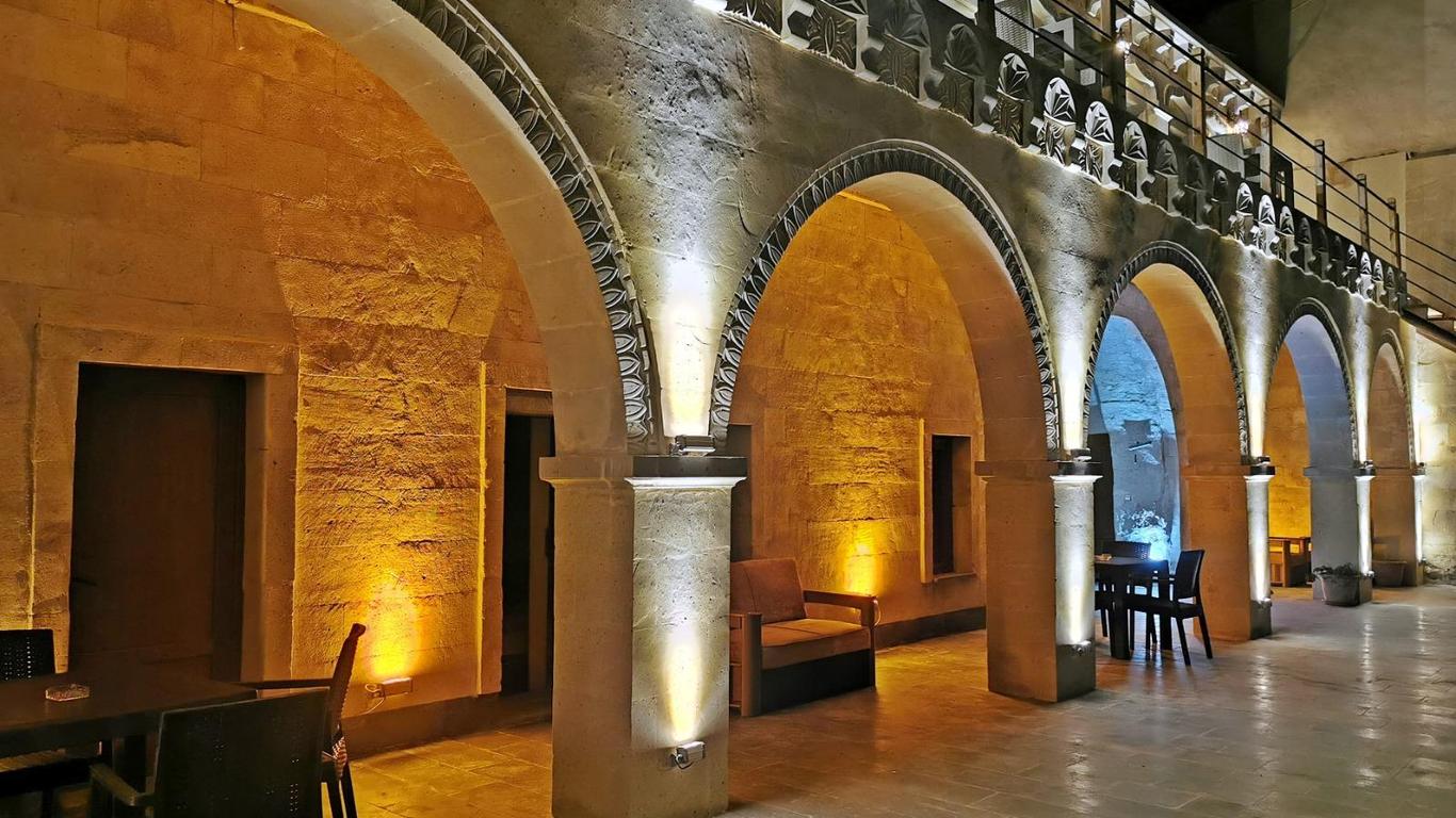 Falcon Cave Suites