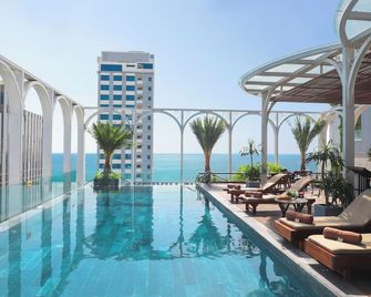 Golden Lotus Luxury Hotel Danang - Complimentary Daily Afternoon Tea - Da Nang - Pool