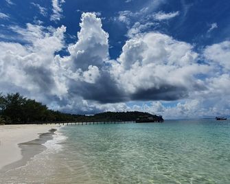 Long Set Resort - Koh Rong - Beach