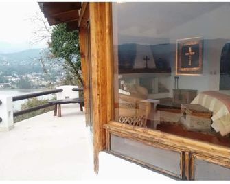 La Bellísima Suite de la Tribulacion ~ Amazing Views Of The Lake! - Valle de Bravo - Bedroom