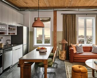 The Ann Savannah, Apartments by Marriott Bonvoy - Savannah - Living room