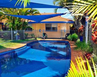 Yamba Twin Pines Motel - Yamba - Pool