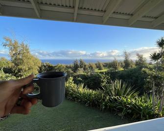 'The land of Sunshine' - fantastic ocean views, peaceful, romantic getaway - Honokaa - Balcón