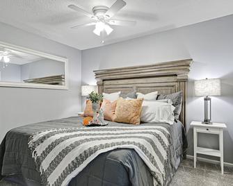 Large Groups Welcomeparkinggrilldeck8 Tvs - Mission - Bedroom