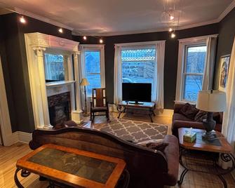 Queen Anne Stay - Viroqua - Sala de estar