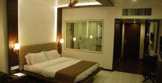 Hotel Surya - Vadodara - Kamar Tidur