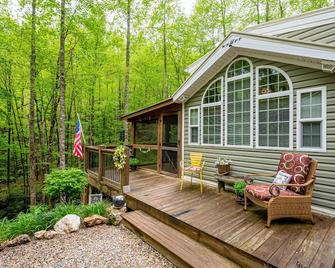 The Owl's Perch- Backwoods glamping cabin over amazing creek - Robbinsville - Patio