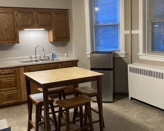 Charming 1 Bedroom entire Apartment - 1 Mile from Wrigley - Chicago - Kitchen