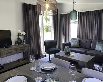 Holiday Home De Noordzee by Interhome - Scherpenisse - Sala de estar