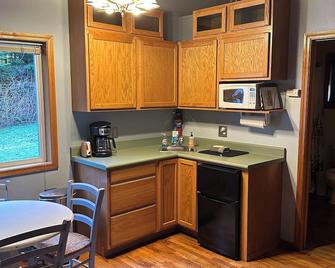 Diamond House, cozy home in a park-like setting - Ketchikan - Kuchyň