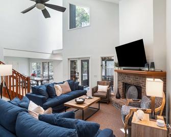 Private Pool/Steps to the Beach\nNew Remodel/No Resort Fees - Fripp Island - Living room