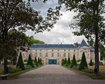 Dans la Verdure, au Calme Près de Paris - Rueil-Malmaison - Edificio