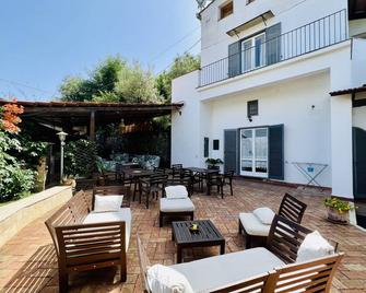 Casa Gaia Sorrento Bio Vacanze - Sorrento - Patio