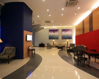 The Malayan Plaza Hotel - Manila - Lobby