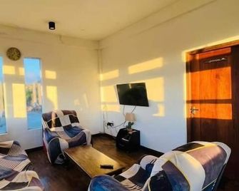 The Budget White House Hotel - Nuwara Eliya